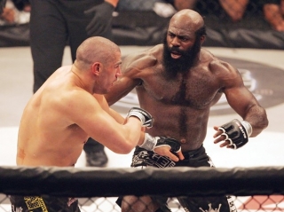 Kimbo Slice (Ã direita), popular lutador de MMA, morreu nos EUA (Foto: Rich Schultz/AP) Kimbo Slice (Ã direita), popular lutador de MMA, morreu nos EUA (Foto: Rich Schultz/AP)