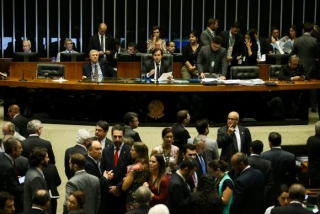 A partir de hoje, Câmara fará esforço para votar dez medidas provisórias (MPs) que estão trancando a pauta de votações (Foto: Marcelo Camargo/Agência Brasil) A partir de hoje, Câmara fará esforço para votar dez medidas provisórias (MPs) que estão trancando a pauta de votações (Foto: Marcelo Camargo/Agência Brasil)
