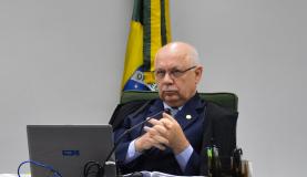 A liminar que suspende a tramitação dos processos de impeachment foi concedida pelo ministro Teori Zavascki (Foto: Valter Campanato/Agência Brasil) A liminar que suspende a tramitação dos processos de impeachment foi concedida pelo ministro Teori Zavascki (Foto: Valter Campanato/Agência Brasil)