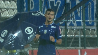 Uruguaio Arrascaeta desencantou e marcou dois gols com a camisa do Cruzeiro (Foto: Reprodução/TV Globo Minas) Uruguaio Arrascaeta desencantou e marcou dois gols com a camisa do Cruzeiro (Foto: Reprodução/TV Globo Minas)
