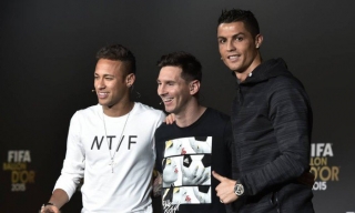 Neymar, Messi e Cristiano Ronaldo durante a premiação em 2015 (Foto: Divulgação) Neymar, Messi e Cristiano Ronaldo durante a premiação em 2015 (Foto: Divulgação)