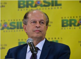 O ministro disse que o governo conseguiu junto às instituições um desconto de 5% nas mensalidades sobre o menor preço ofertado O ministro disse que o governo conseguiu junto às instituições um desconto de 5% nas mensalidades sobre o menor preço ofertado