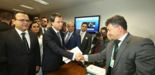 Presidente do Conselho Federal da OAB protocola pedido de impeachment na Secretaria-Geral da CÃ¢mara (Foto: Eugenio Novaes/OAB)