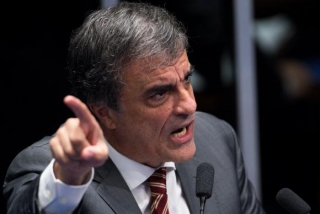 BrasÃlia - O advogado de defesa, José Eduardo Cardozo, adiantou ontem mesmo, logo após a aprovação do impeachment, que recorreria ao Supremo Tribunal Federal (Foto: Marcelo Camargo/Agência Brasil) BrasÃlia - O advogado de defesa, José Eduardo Cardozo, adiantou ontem mesmo, logo após a aprovação do impeachment, que recorreria ao Supremo Tribunal Federal (Foto: Marcelo Camargo/Agência Brasil)