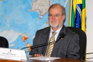 Eduardo Azeredo se entregou nesta quarta-feira à PolÃÂÂÂcia após ter a prisão decretada pela Justiça (Foto: Valter Campanato/Agência Brasil) Eduardo Azeredo se entregou nesta quarta-feira à PolÃÂÂÂcia após ter a prisão decretada pela Justiça (Foto: Valter Campanato/Agência Brasil)