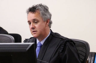 O relator, desembargador João Pedro Gebran Neto no julgamento de recursos da Lava Jato na 8ª Turma do TRF4 (Foto: Sylvio Sirangelo/TRF4) O relator, desembargador João Pedro Gebran Neto no julgamento de recursos da Lava Jato na 8ª Turma do TRF4 (Foto: Sylvio Sirangelo/TRF4)