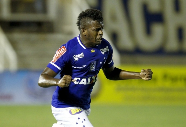 Entrada de Marcos VinÃcius ajudou Raposa a subir de produção: duas assistências (Foto: Washington Alves/Light Press) Entrada de Marcos VinÃcius ajudou Raposa a subir de produção: duas assistências (Foto: Washington Alves/Light Press)