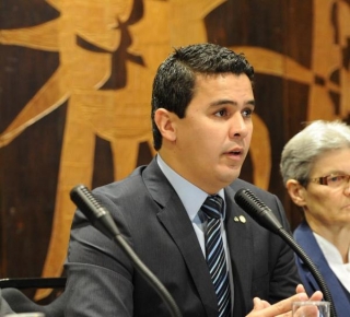 O deputado incluiu parágrafos do Artigo 226 que contemplam, por exemplo, mães e pais solteiros (Foto: Divulgação) O deputado incluiu parágrafos do Artigo 226 que contemplam, por exemplo, mães e pais solteiros (Foto: Divulgação)