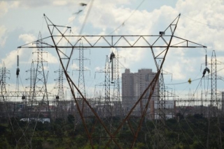 Linhas de transmissão de energia do sistema elétrico nacional (Foto: Fábio Rodrigues Pozzebom/Agência Brasil) Linhas de transmissão de energia do sistema elétrico nacional (Foto: Fábio Rodrigues Pozzebom/Agência Brasil)