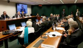 Comissão especial que analisa a reforma polÃtica vai analisar os outros dois relatórios parciais em reuniões marcadas para quinta-feira e para a próxima terça-feira (Foto: Wilson Dias/Agência Brasil) Comissão especial que analisa a reforma polÃtica vai analisar os outros dois relatórios parciais em reuniões marcadas para quinta-feira e para a próxima terça-feira (Foto: Wilson Dias/Agência Brasil)