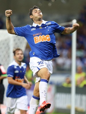 Atacante Vinicius Araujo comemora pelo Cruzeiro, em 2013 (Foto: Cristiane Mattos/Agência Estado) Atacante Vinicius Araujo comemora pelo Cruzeiro, em 2013 (Foto: Cristiane Mattos/Agência Estado)
