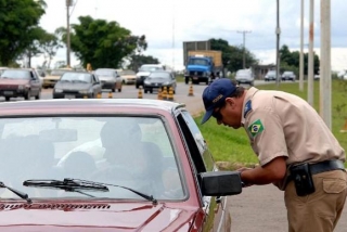 InfraÃ§Ãµes gravÃ­ssimas, cujo valor de multa atual estÃ¡ em R$ 191,54, passarÃ£o a R$ 293,47 (Foto: DivulgaÃ§Ã£o)