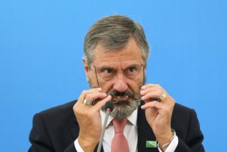 "É preciso que a sociedade civil saiba e controle a qualidade dos serviços que lhe são prestadosâ€, afirma o ministro da Transparência, Fiscalização e Controle, Torquato Jardim (Foto: Marcelo Camargo/Agência Brasil) "É preciso que a sociedade civil saiba e controle a qualidade dos serviços que lhe são prestadosâ€, afirma o ministro da Transparência, Fiscalização e Controle, Torquato Jardim (Foto: Marcelo Camargo/Agência Brasil)