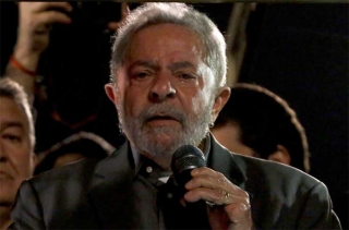 Lula conversará nesta quarta com senadores sobre a proposta de um plebiscito para consultar a população a respeito de novas eleições (Foto: Miguel Schincariol) Lula conversará nesta quarta com senadores sobre a proposta de um plebiscito para consultar a população a respeito de novas eleições (Foto: Miguel Schincariol)