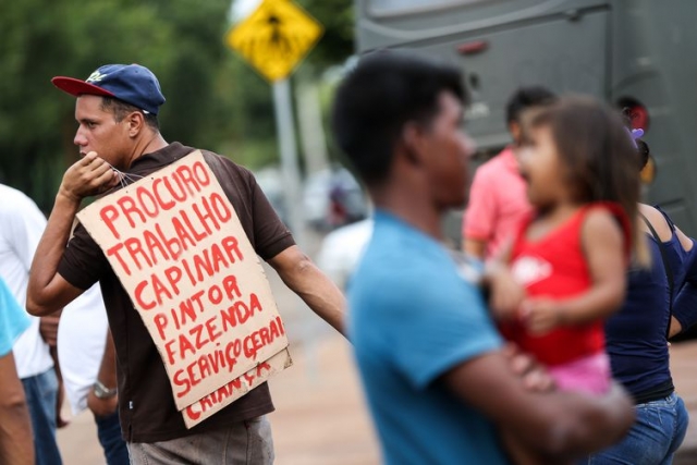 Imigrante venezuelano em busca de trabalho em Boa Vista (Foto: Marcelo Camargo/Agência Brasil) Imigrante venezuelano em busca de trabalho em Boa Vista (Foto: Marcelo Camargo/Agência Brasil)