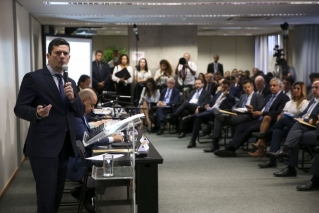 O ministro da Justiça e Segurança Pública, Sergio Moro, durante reunião para discutir sugestões ao Projeto de Lei Anticrime, na Escola Nacional de Formação e Aperfeiçoamento de Magistrados, Enfam (Foto: Marcelo Camargo/Agência Brasil) O ministro da Justiça e Segurança Pública, Sergio Moro, durante reunião para discutir sugestões ao Projeto de Lei Anticrime, na Escola Nacional de Formação e Aperfeiçoamento de Magistrados, Enfam (Foto: Marcelo Camargo/Agência Brasil)