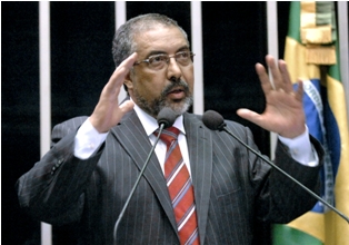 Segundo Paim, a emenda que constava da Medida Provisória (MP) 664, não representa a situação ideal para os trabalhadores (Foto: Divulgação) Segundo Paim, a emenda que constava da Medida Provisória (MP) 664, não representa a situação ideal para os trabalhadores (Foto: Divulgação)