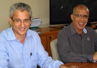 Edilson da Natrium, ex-secretário de gabinete e de governo, anunciou seu rompimento com o prefeito para tentar desvincular sua imagem do grupo. Edilson da Natrium, ex-secretário de gabinete e de governo, anunciou seu rompimento com o prefeito para tentar desvincular sua imagem do grupo.