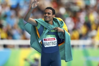 Daniel Martins comemora a medalha de ouro na prova dos 400m em categoria para deficientes intelectuais (Foto: Reuters/Jason Cairnduff) Daniel Martins comemora a medalha de ouro na prova dos 400m em categoria para deficientes intelectuais (Foto: Reuters/Jason Cairnduff)