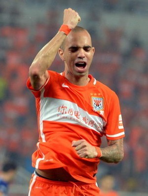 Diego Tardelli tenta se desligar do Shandong Luneng para voltar ao Brasil (Foto: Sina.com) Diego Tardelli tenta se desligar do Shandong Luneng para voltar ao Brasil (Foto: Sina.com)