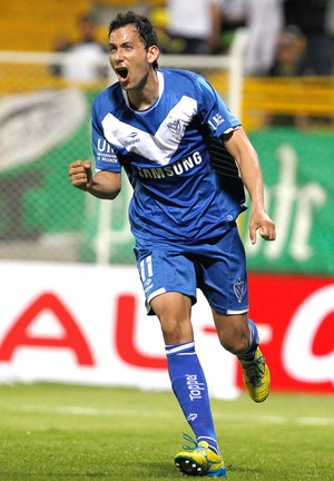 Volante Ariel Cabral, ex-Vélez Sarasfield, está perto de acerto com o Cruzeiro (Foto: Agência AP) Volante Ariel Cabral, ex-Vélez Sarasfield, está perto de acerto com o Cruzeiro (Foto: Agência AP)