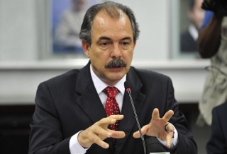 O ministro da Educação, Aloizio Mercadante, anunciou as novas regras para o Enem em 2016 (Foto: Divulgação) O ministro da Educação, Aloizio Mercadante, anunciou as novas regras para o Enem em 2016 (Foto: Divulgação)