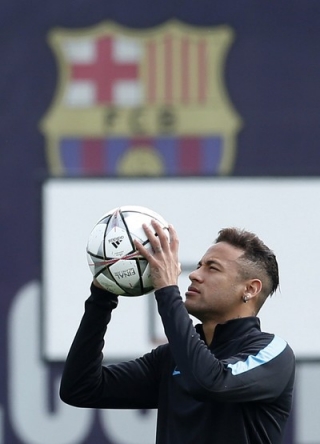 Neymar será um dos jogadores com mais de 23 anos na Seleção que buscará o ouro inédito nas OlimpÃadas (Foto: Reuters) Neymar será um dos jogadores com mais de 23 anos na Seleção que buscará o ouro inédito nas OlimpÃadas (Foto: Reuters)