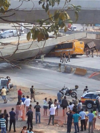 Viaduto desabou na tarde de ontem por volta das 15 horas, causando 2 mortes e deixando 22 feridos