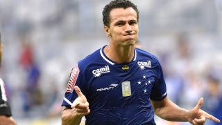 Leandro Damião comemora o gol marcado no clássico (Foto: Douglas Magno) Leandro Damião comemora o gol marcado no clássico (Foto: Douglas Magno)