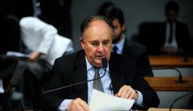 Senador Cristovam Buarque é hostilizado durante sessão da Comissão de Educação no Senado (Foto: Divulgação) Senador Cristovam Buarque é hostilizado durante sessão da Comissão de Educação no Senado (Foto: Divulgação)