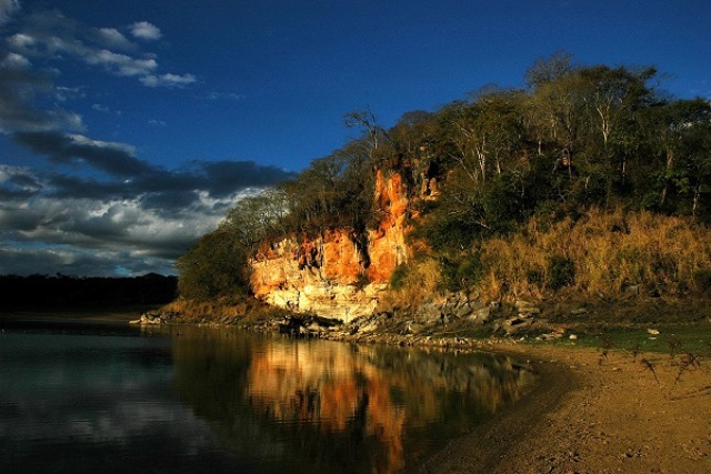 ParedÃµes histÃ³ricos, como o do Parque do Sumidouro, tambÃ©m fazem parte da preservaÃ§Ã£o encontrada nas unidades estaduais. (Evandro Rodney)