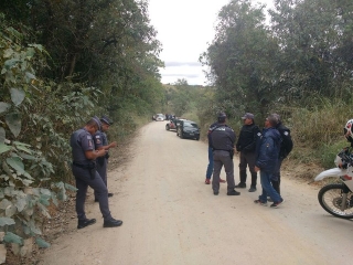 Corpo de menina desaparecida em Araçariguama é encontrado ao lado de patins (Foto: Divulgação/PM) Corpo de menina desaparecida em Araçariguama é encontrado ao lado de patins (Foto: Divulgação/PM)