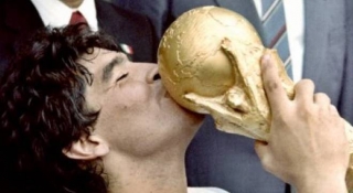 Maradona ficou a frente de Pelé no ranking Maradona ficou a frente de Pelé no ranking