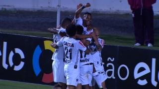 Robinho comemora gol que garantiu classificação do Atlético-MG contra a Ponte Preta (Foto: Reprodução/SporTV) Robinho comemora gol que garantiu classificação do Atlético-MG contra a Ponte Preta (Foto: Reprodução/SporTV)
