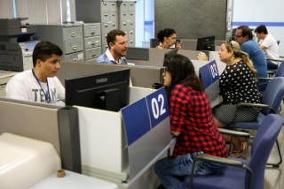 Agências da Caixa terão horário especial no fim de semana para saque das contas inativas do FGTS (Foto: Marcelo Camargo/Agência Brasil) Agências da Caixa terão horário especial no fim de semana para saque das contas inativas do FGTS (Foto: Marcelo Camargo/Agência Brasil)