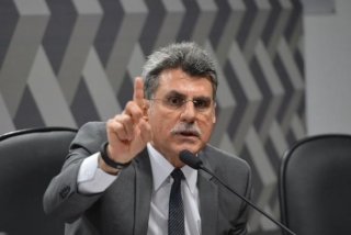 Romero Jucá saiu do Senado para ser ministro do Planejamento no governo Temer (Foto: Fábio Pozzebom/Agência Brasil) Romero Jucá saiu do Senado para ser ministro do Planejamento no governo Temer (Foto: Fábio Pozzebom/Agência Brasil)