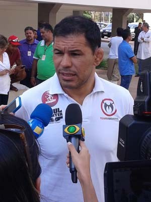 O lutador de MMA Minotauro, que estava hospedado no hotel e teve de deixar o quarto às pressas (Foto: Dayane Oliveira/G1) O lutador de MMA Minotauro, que estava hospedado no hotel e teve de deixar o quarto às pressas (Foto: Dayane Oliveira/G1)