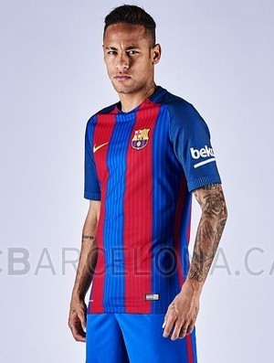 Neymar com o uniforme do BarÃ§a para a prÃ³xima temporada (Foto: DivulgaÃ§Ã£o/Barcelona)