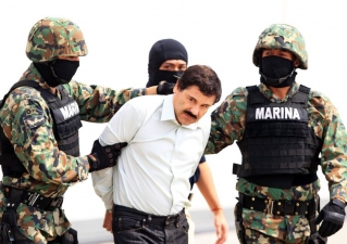 O maior traficante mexicano El Chapo é preso após duas fugas de presÃdios (Foto: Mario Guzman/Agência Lusa) O maior traficante mexicano El Chapo é preso após duas fugas de presÃdios (Foto: Mario Guzman/Agência Lusa)