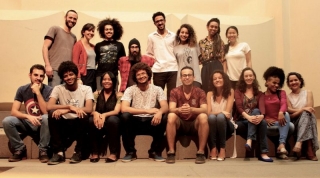 O show musical que leva canções autorais inéditas para o palco, através da voz do cantor Lucas Pereira e diversos outros artistas da Escola de Música da UFMG (Foto: Divulgação) O show musical que leva canções autorais inéditas para o palco, através da voz do cantor Lucas Pereira e diversos outros artistas da Escola de Música da UFMG (Foto: Divulgação)