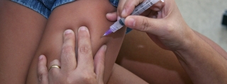 Doença pode ser facilmente prevenida por meio de vacina (Foto: Henrique Chendes) Doença pode ser facilmente prevenida por meio de vacina (Foto: Henrique Chendes)