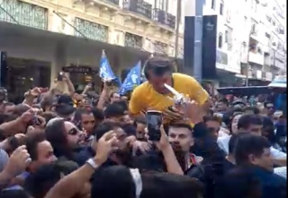 Bolsonaro foi esfaqueado em ato de campanha em Juiz de Fora (Foto: Reprodução) Bolsonaro foi esfaqueado em ato de campanha em Juiz de Fora (Foto: Reprodução)