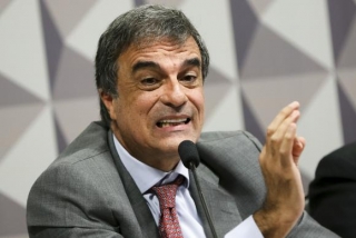 O advogado-Geral da União, José Eduardo Cardozo, durante sessão da Comissão Especial do Impeachment no Senado (Foto: Marcelo Camargo/Agência Brasil) O advogado-Geral da União, José Eduardo Cardozo, durante sessão da Comissão Especial do Impeachment no Senado (Foto: Marcelo Camargo/Agência Brasil)