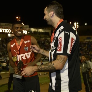 Jemerson e Lucas Pratto: um dos dois serÃ¡ vendido pelo AtlÃ©tico-MG (Foto: Douglas Magno)