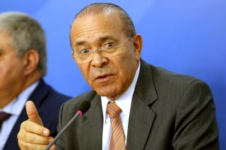 Ministro da Casa Civil, Eliseu Padilha, fala sobre Forças Armadas garantir o abastecimento (Foto: Wilson Dias/Agência Brasil) Ministro da Casa Civil, Eliseu Padilha, fala sobre Forças Armadas garantir o abastecimento (Foto: Wilson Dias/Agência Brasil)