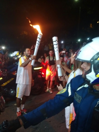 Tocha percorreu 12 quilÃ´metros pelas ruas de Itabira (Foto: DivulgaÃ§Ã£o)