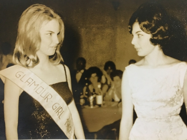 Em 1962, Elke Maravilha foi escolhida Glamour Girl em Belo Horizonte - Foto; Reprodução/Ãlbum pessoal) Em 1962, Elke Maravilha foi escolhida Glamour Girl em Belo Horizonte - Foto; Reprodução/Ãlbum pessoal)