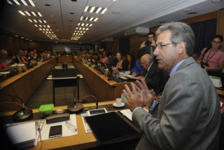 Ministro da Saúde, Arthur Chioro, participa de sessão plenária do Conselho Nacional de Saúde e anuncia prioridades da pasta para o novo mandato (Foto: José Cruz/Agência Brasil) Ministro da Saúde, Arthur Chioro, participa de sessão plenária do Conselho Nacional de Saúde e anuncia prioridades da pasta para o novo mandato (Foto: José Cruz/Agência Brasil)