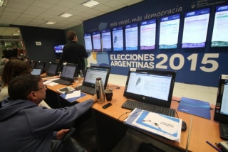 Argentina terá inédito segundo turno em eleições presidencais (Foto: EPA/Silvina Frydlewsky/Agência Lusa/Direitos Reservados) Argentina terá inédito segundo turno em eleições presidencais (Foto: EPA/Silvina Frydlewsky/Agência Lusa/Direitos Reservados)