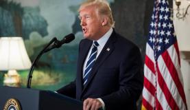 Tanto a aprovação quanto a repovação do presidente Trump se mantiveram estáveis de agosto para setembro (Foto: EFE/Jim Lo Scalzo) Tanto a aprovação quanto a repovação do presidente Trump se mantiveram estáveis de agosto para setembro (Foto: EFE/Jim Lo Scalzo)